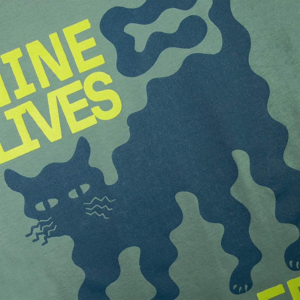 Nine lives Cropped Tee